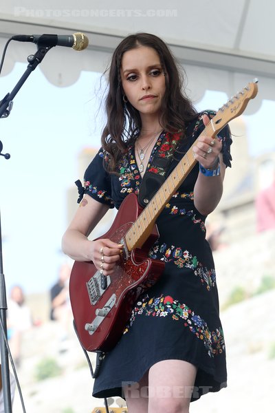 TESS PARKS - 2022-08-20 - SAINT MALO - Plage de Bon Secours - 